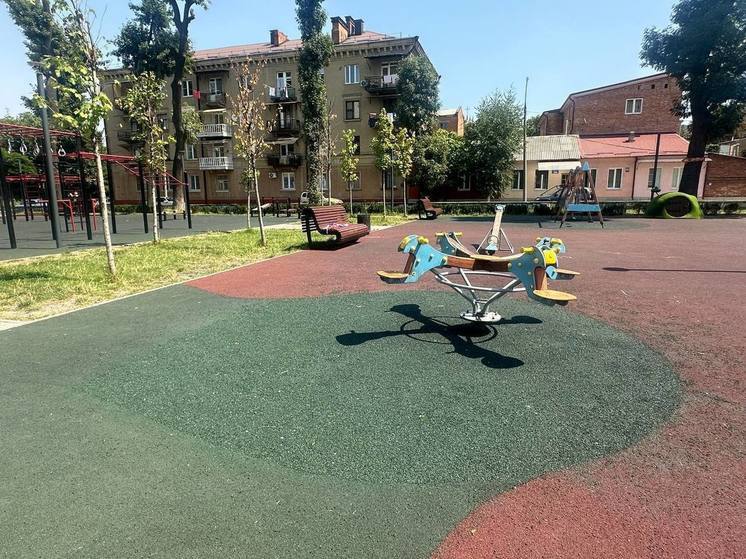 Во Владикавказе в парке им. Жуковского восстановили испорченное покрытие