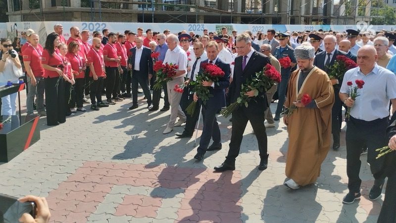 «Чтобы больше не повторилось»: глава Ставрополья принял участие в акции ко Дню солидарности в борьбе с терроризмом