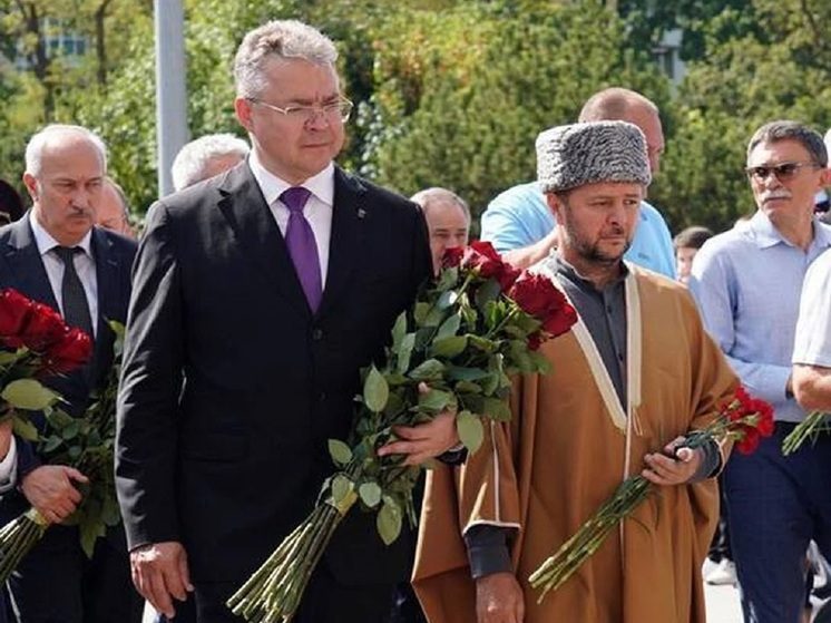 Губернатор Ставрополья Владимиров почтил память погибших при терактах