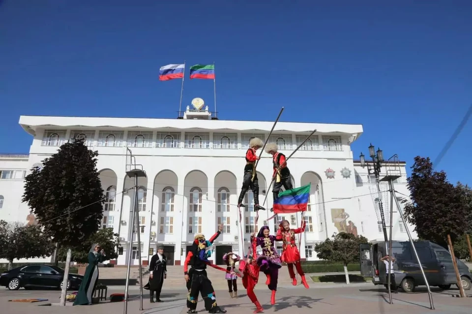 Канатоходцы выступили на празднике циркового искусства «Пехлеван» в Махачкале0