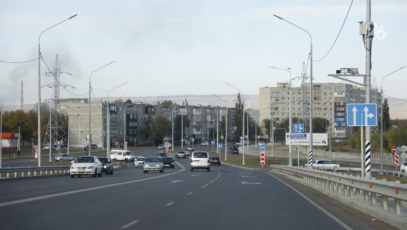 Плохо закреплённые пеноблоки высыпались из грузовика на трассе в Невинномысске