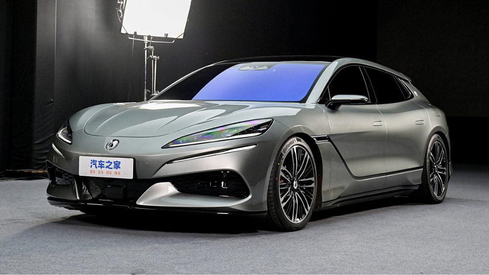 Представлена Denza Z9 GT:  китайская  «Панамера» с тремя электромоторами и двумя холодильниками