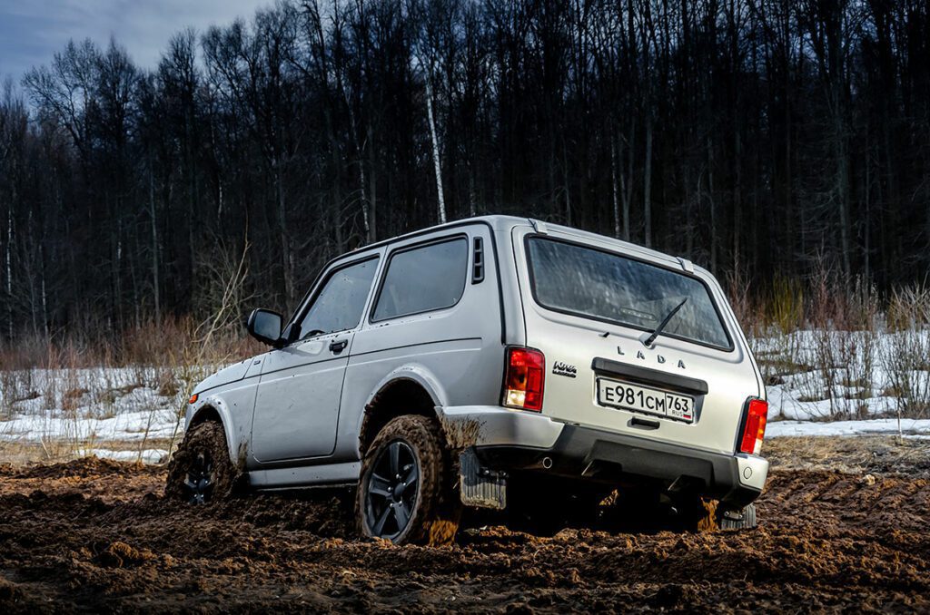 Россия подарила Киргизии партию Lada Niva