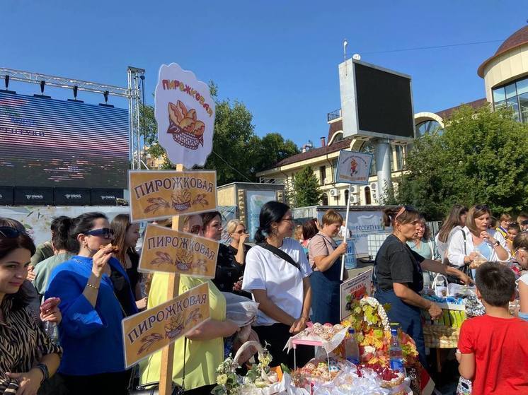 В Ессентуках на Театральной площади открылась ярмарка добра