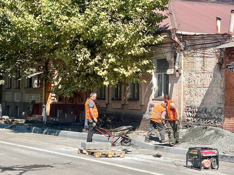 В историческом центре Владикавказа идет ремонт дороги от ул. Мордовцева