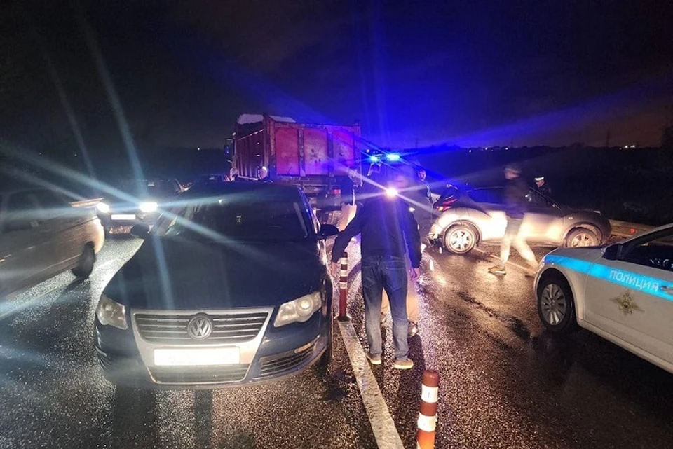 В массовом ДТП с грузовиком на трассе Ставрополья пострадали два человека0