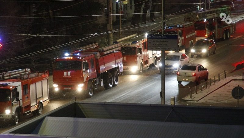 В Зеленокумске загорелся торговый центр