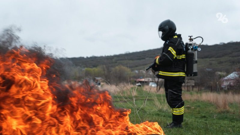 900 кв. м сухой травы выгорело на Машуке