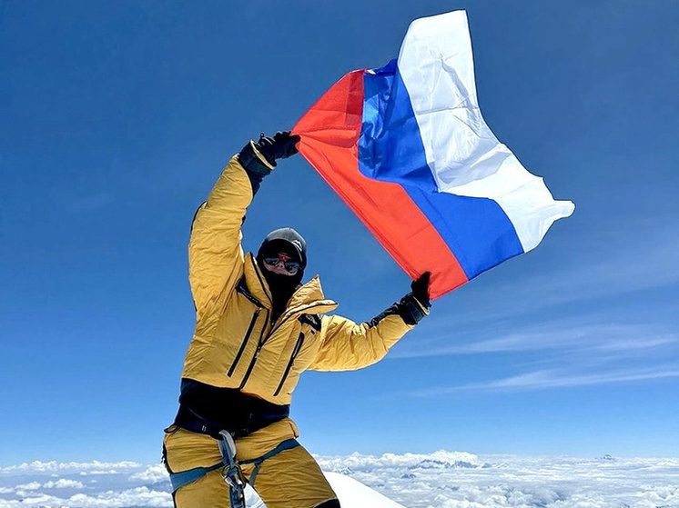 Альпинистку Алину Пекову торжественно встретили в аэропорту Нальчика