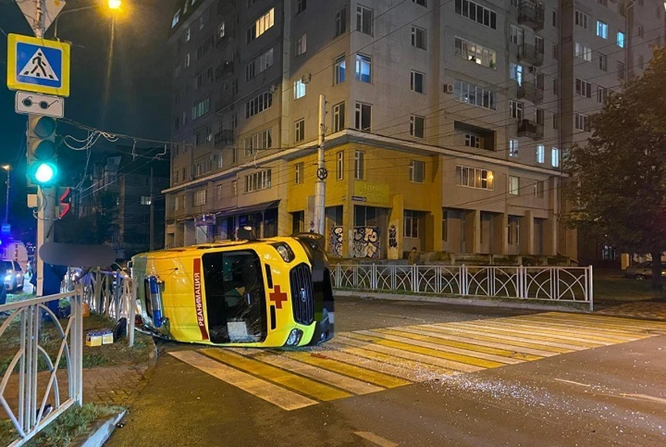 Два фельдшера Скорой помощи и водитель легковушки пострадали в ДТП в Ставрополе0