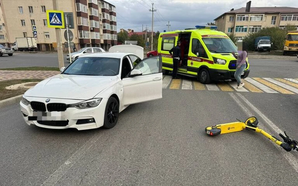 Электросамокатчик попал под колеса автомобиля в Ставрополе0