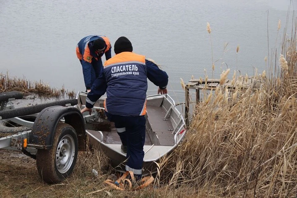 На Ставрополье спасли оказавшихся посреди водохранилища подростков0