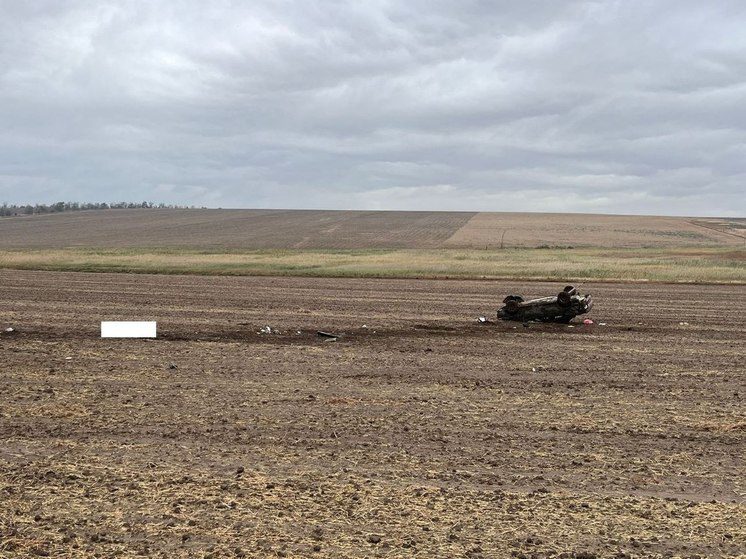 На Ставрополье водитель легковушки на скорости вылетел через стекло и погиб