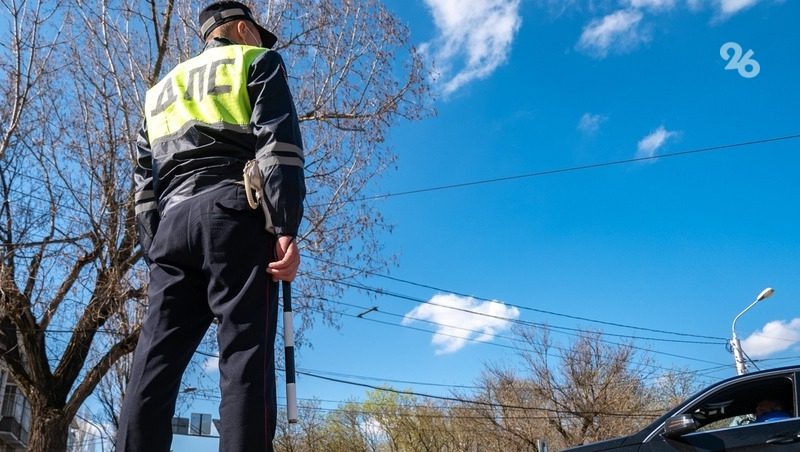 Несовершеннолетнего бесправника на личном авто задержали в Кочубеевском округе