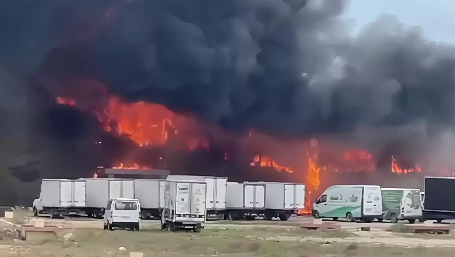 Пожар в выставочном центре произошел в Дагестане0