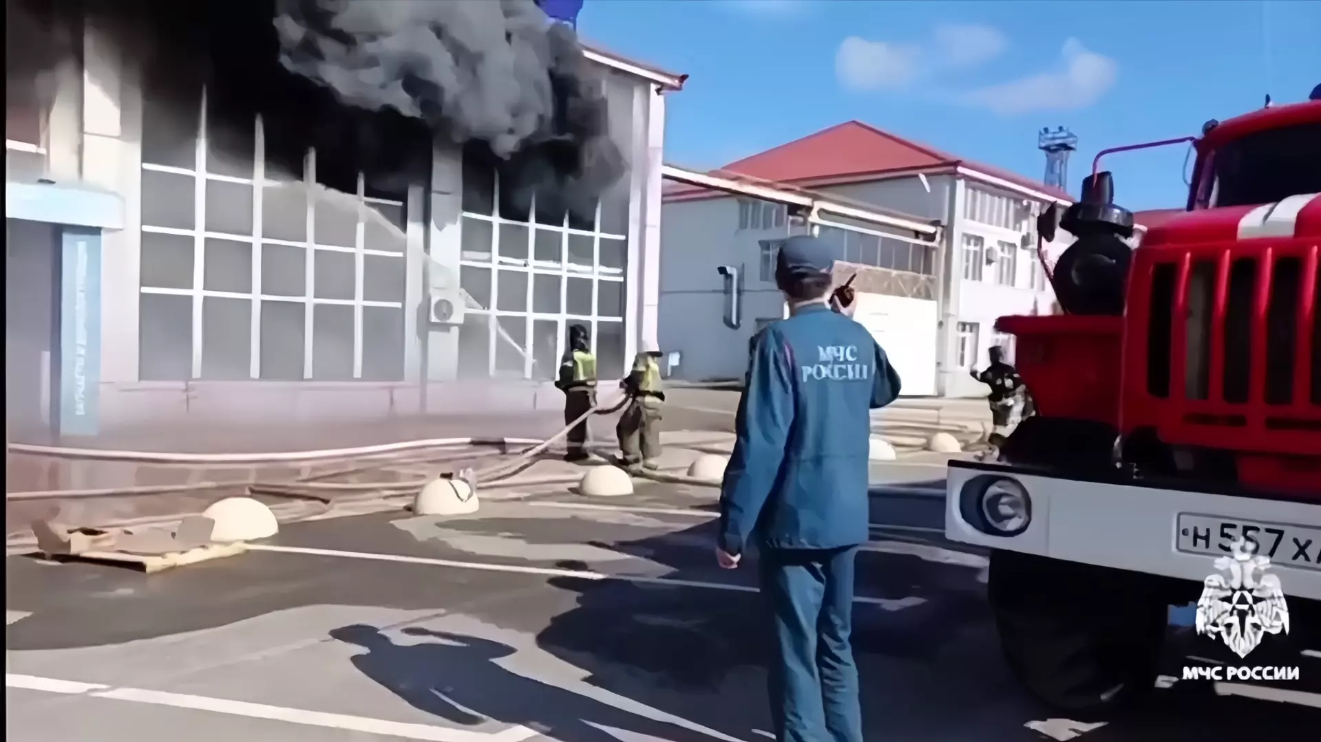 Пожарные пострадали при устранении возгорания в выставочном центре Дагестана0