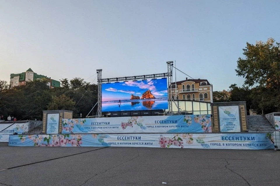 Сцену на Театральной площади Ессентуков вернули в собственность города0