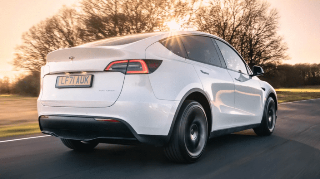 Tesla Model Y стала трехрядным электрическим SUV: 7 мест и 4,8 секунды до сотни