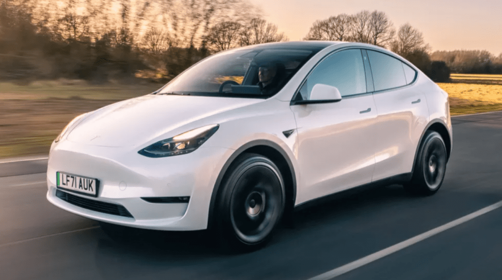 Tesla Model Y стала трехрядным электрическим SUV: 7 мест и 4,8 секунды до сотни