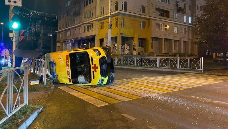 Три человека попали в больницу после ДТП с реанимобилем в Ставрополе