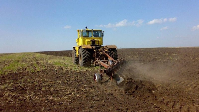 В 14 районах Ставрополья идёт подготовка полей к весеннему севу