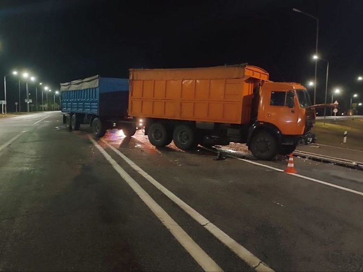 В Буденновске в ДТП с КАМАЗом и легковушкой погибла пассажирка, трое пострадавших