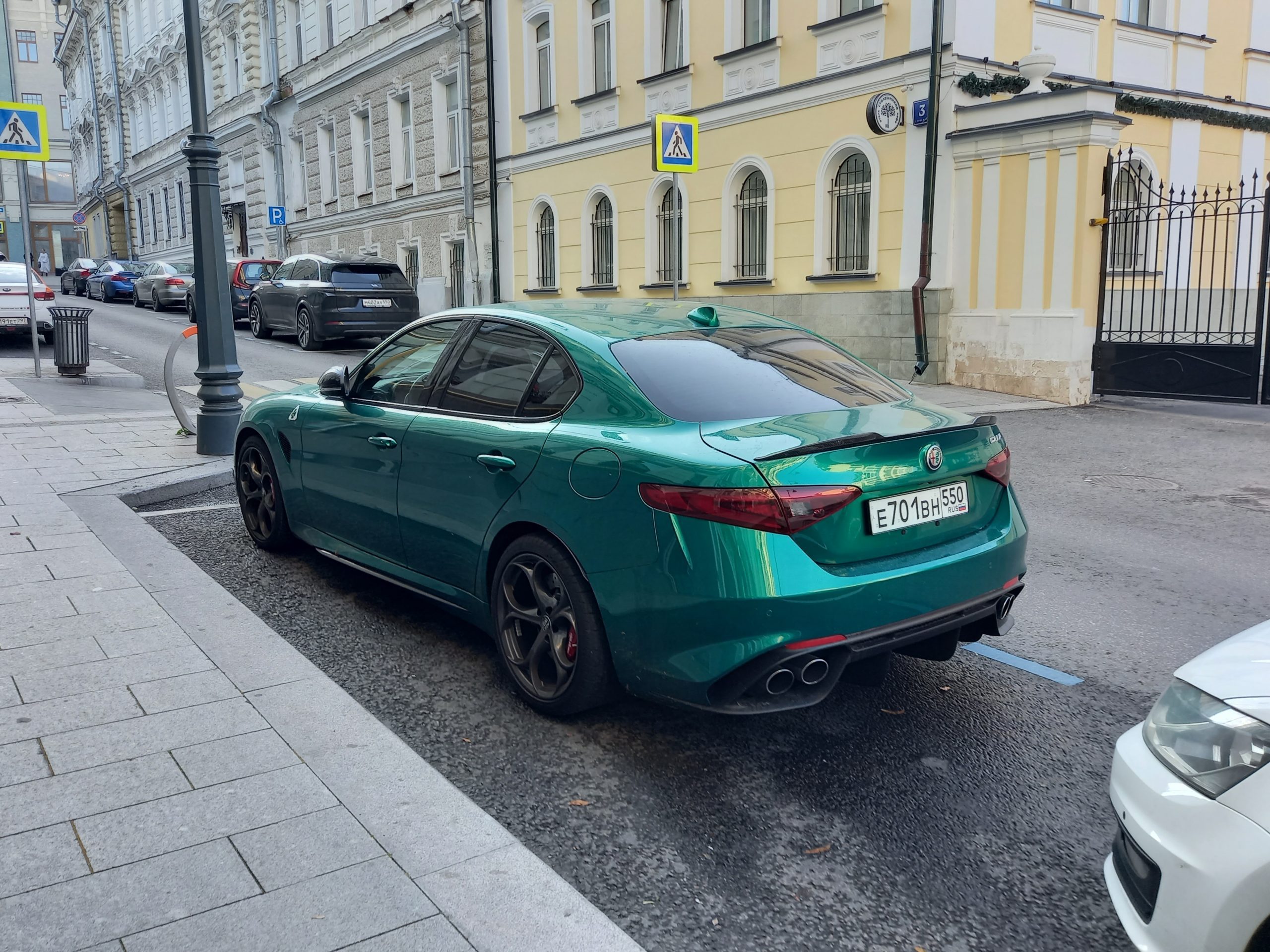 В Москве опять меняются цены на парковку: где и насколько