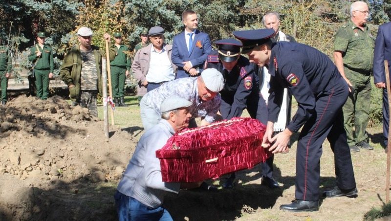 В с. Степном на Ставрополье захоронили останки воинов, павших в битве за Кавказ