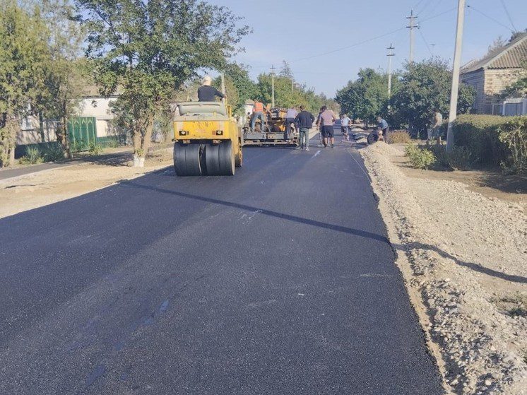 В селе Бурлацком Благодарненского округа Ставрополья приступили к дорожному ремонту улицы Ленина