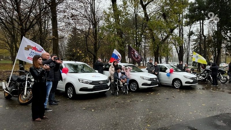 Автомобили вручили ветеранам СВО в Ставрополе