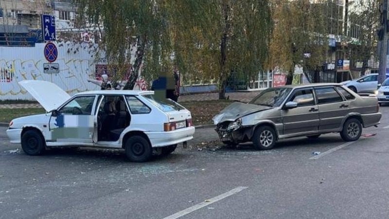 Две машины столкнулись в Ставрополе из-за нарушения очерёдности проезда