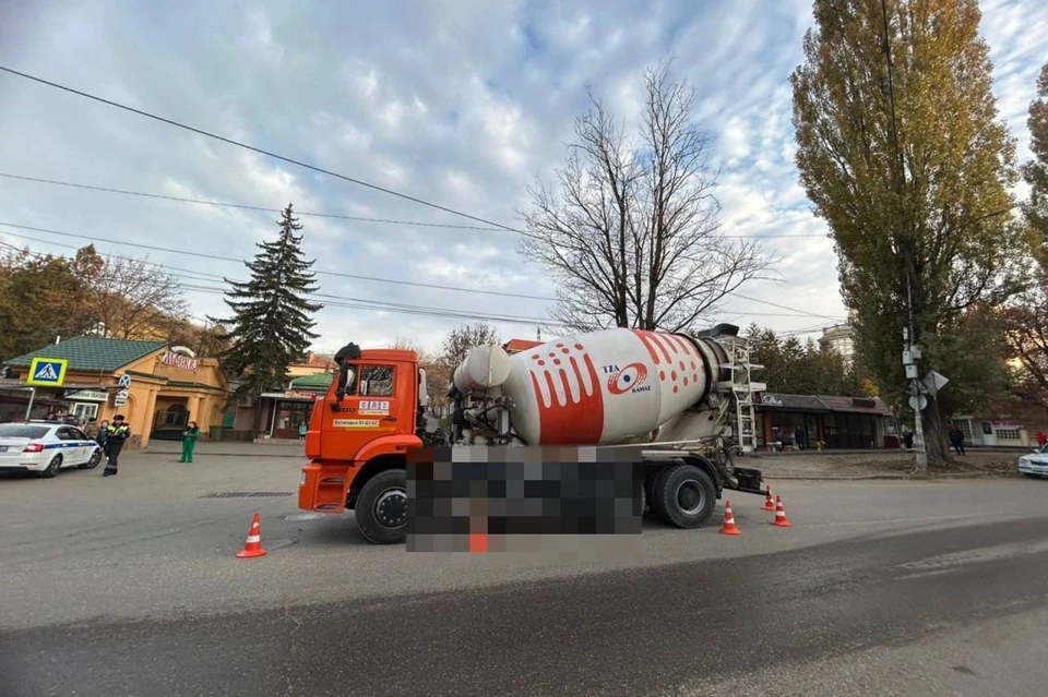 Две пенсионерки попали в реанимацию после аварии с бетономешалкой в Кисловодске0