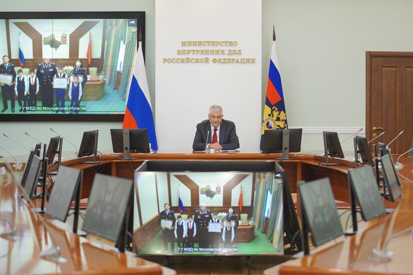 Многодетная семья сотрудника ставропольского главка МВД Андрея Струкова получила подарки от Министра внутренних дел РФ Владимира Колокольцева  Ставрополь (Кавказ)1