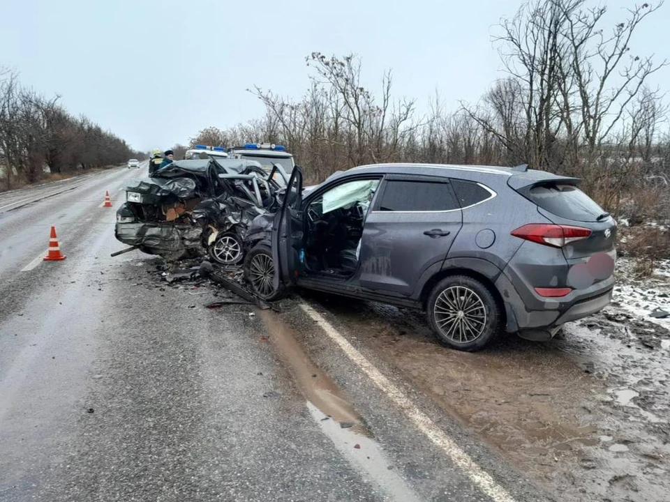 Три человека погибли и двое пострадали в аварии на трассе Ставропольского края0