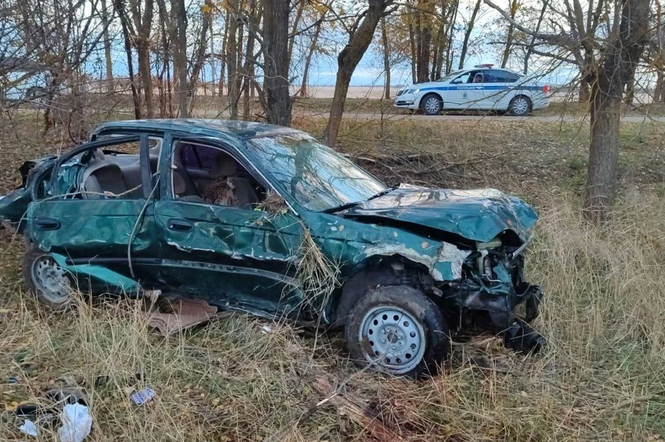 Трое подростков вылетели в кювет на взятой без спроса машине на Ставрополье0