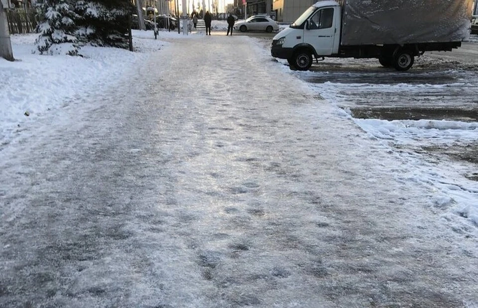 Жители Ставрополя жалуются на гололед и поваленные деревья0