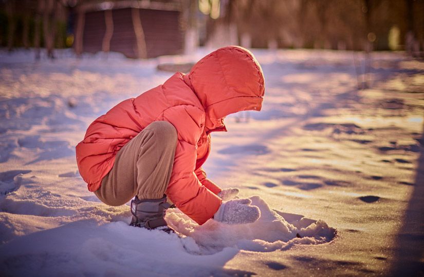 20 зимних игр с детьми на природе: как превратить прогулку в приключение3