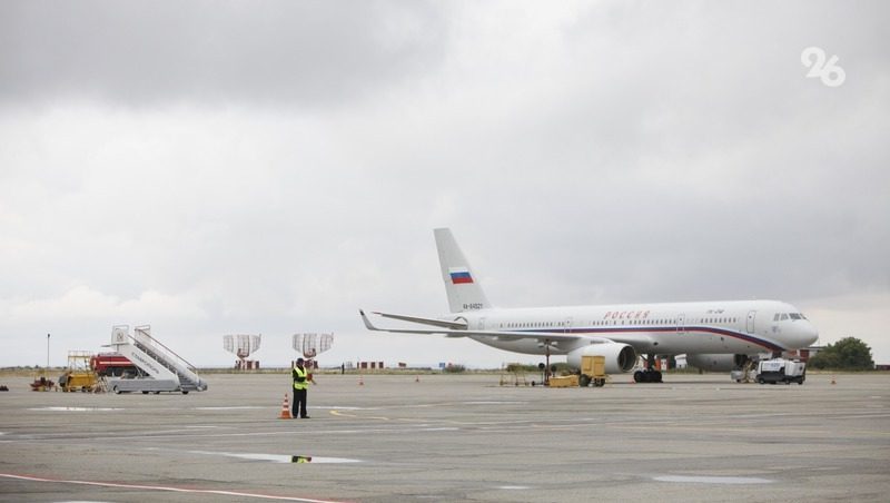 Авиалайнер экстренно сел в Минводах