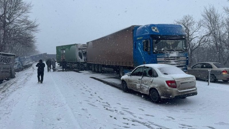 Две автоаварии с девятью машинами произошли в Минераловодском округе