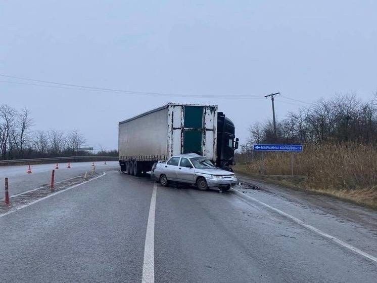 Лихач на грузовике сбил легковушку в Минераловодском округе