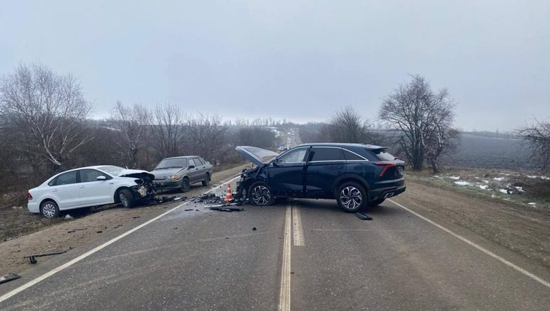 Мужчина погиб в ДТП с тремя автомобилями возле Пятигорска