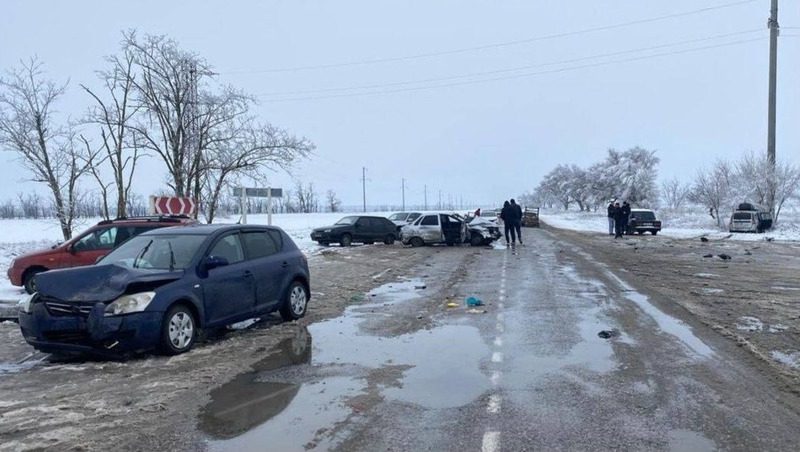 Пять человек обратились к медикам после аварии с тремя машинами на Ставрополье