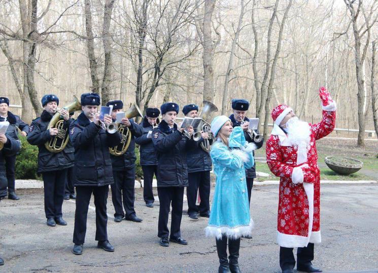 Полицейские Ставрополья поздравили с Новым годом маленьких пациентов отделения гематологии и детской онкологии  Ставрополь (Кавказ)1