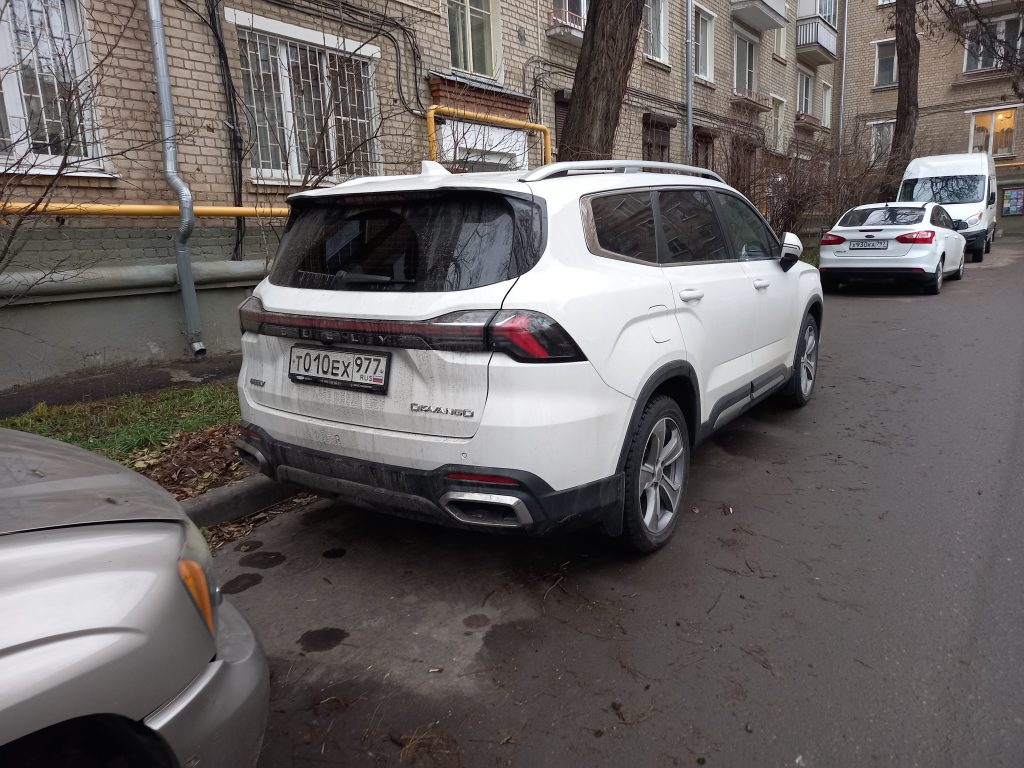 Российский авторынок упал: сколько продано автомобилей, и в чем причины снижения продаж