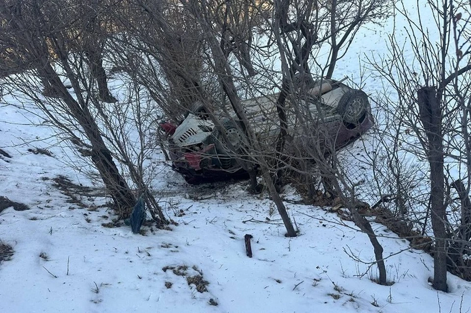 В Дагестане водитель погиб в скатившейся с обрыва машине0