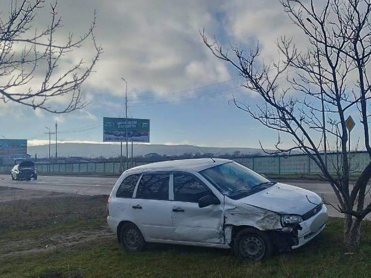 В Минеральных Водах Гранта влетела в Калину, пострадал водитель