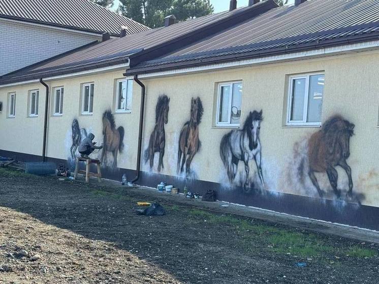 В муниципальную конюшню Железноводска привезли лошадей из Екатеринбурга