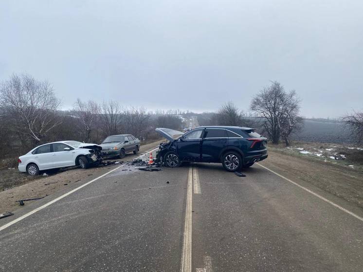 В Пятигорске после столкновения трех автомобилей погиб водитель