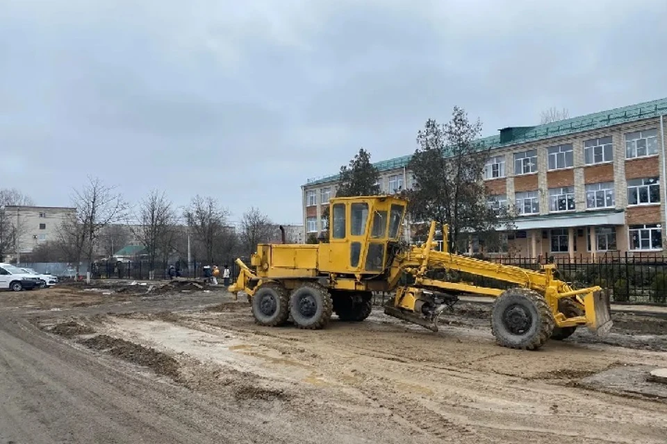 В Зеленокумске до конца года благоустроят дорогу к школе0