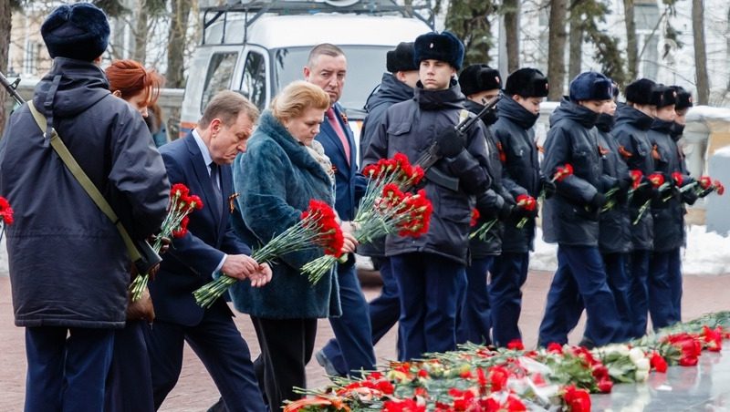 Глава центра исторической памяти РФ возложила цветы к Вечному огню в Ставрополе